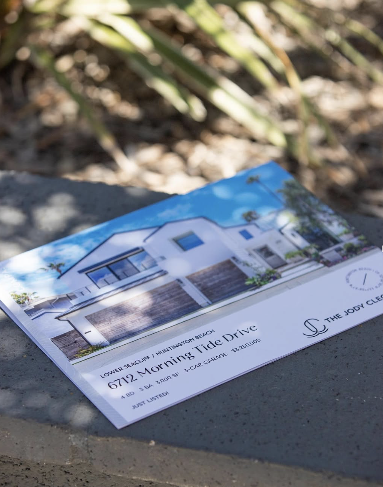 Luxury feature mailer